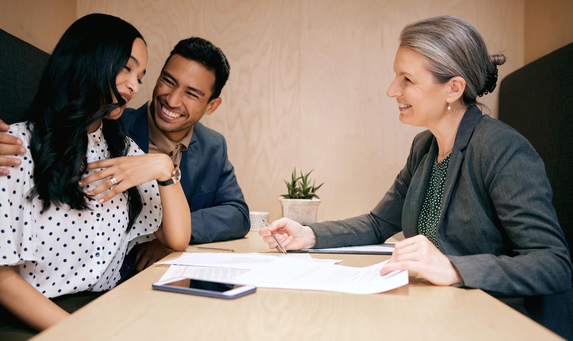 Real estate transaction support and property law advisory