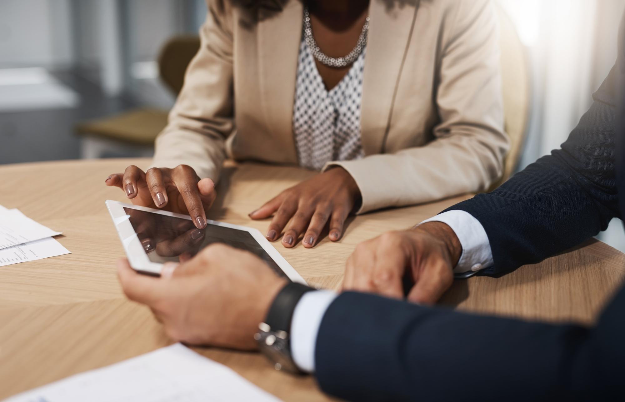 Corporate contract drafting and business law documentation services